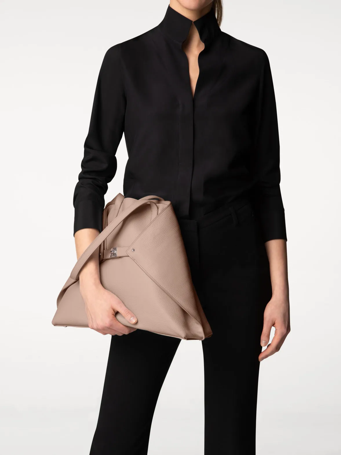 Ai Medium Shoulder Tote