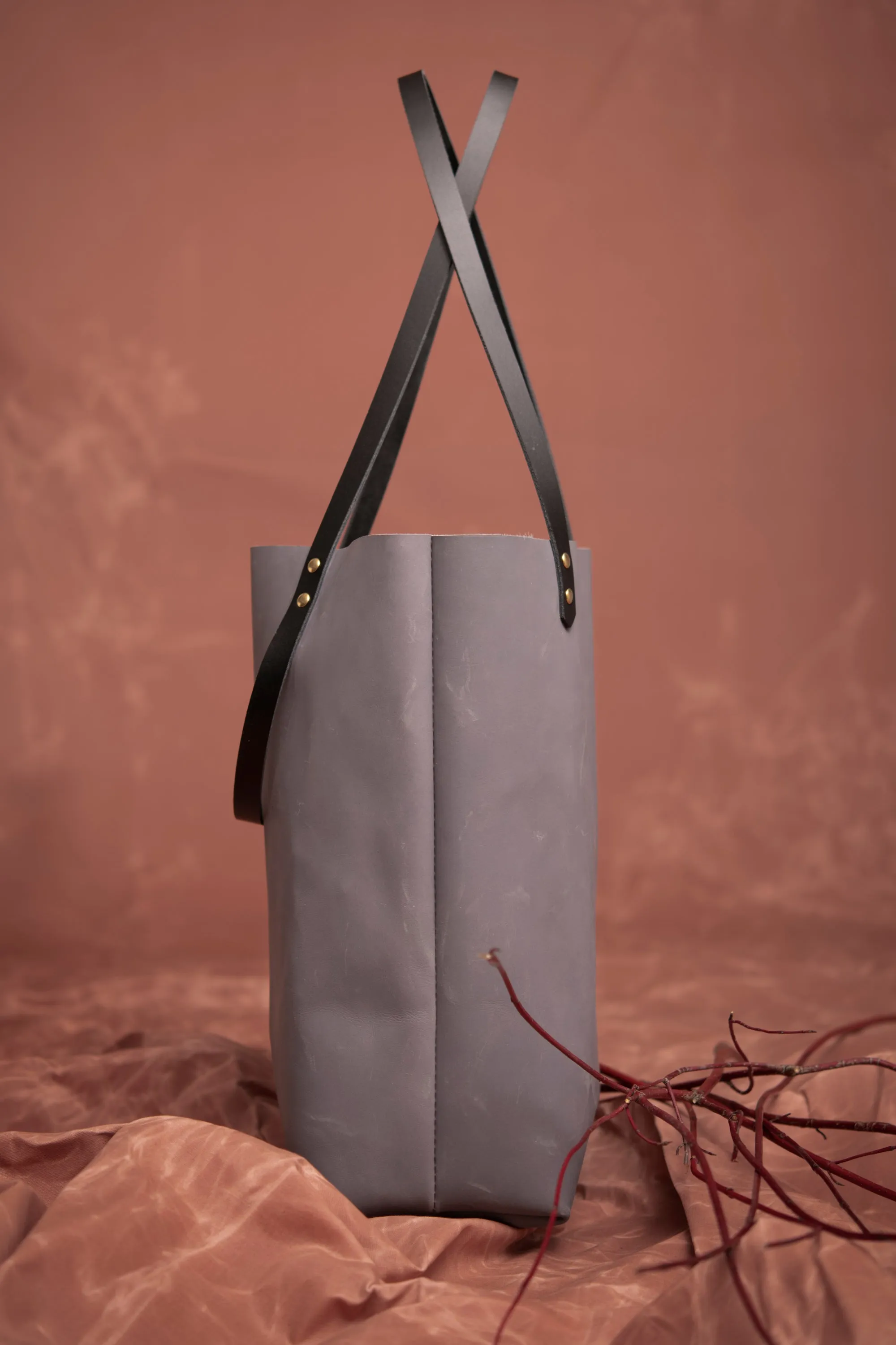 Leather minimalist tote bag MOLSON model