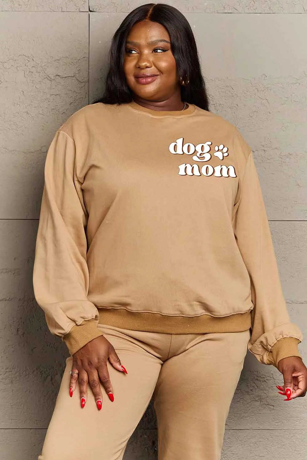 Round Neck Dropped Shoulder DOG MOM Graphic Sweatshirt