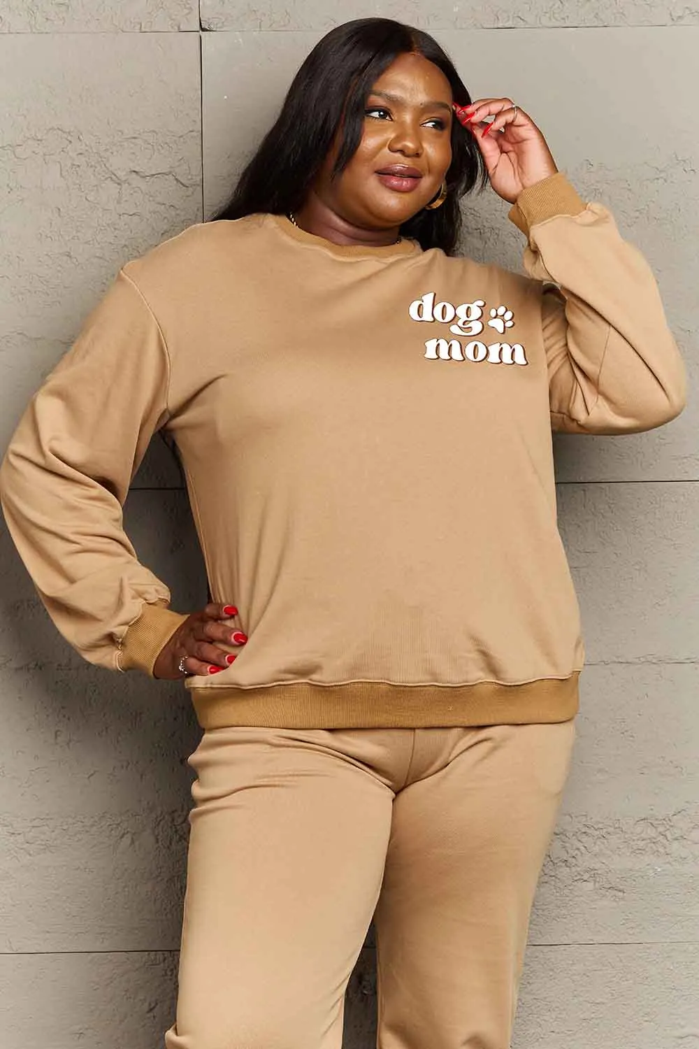 Round Neck Dropped Shoulder DOG MOM Graphic Sweatshirt