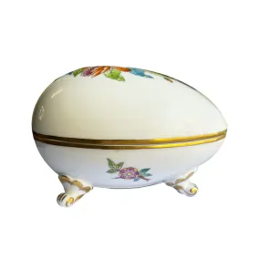 Vintage egg (1980s) VA, in hand-painted porcelain, finished in pure gold, by the famous Hungarian manufacture "Herend"